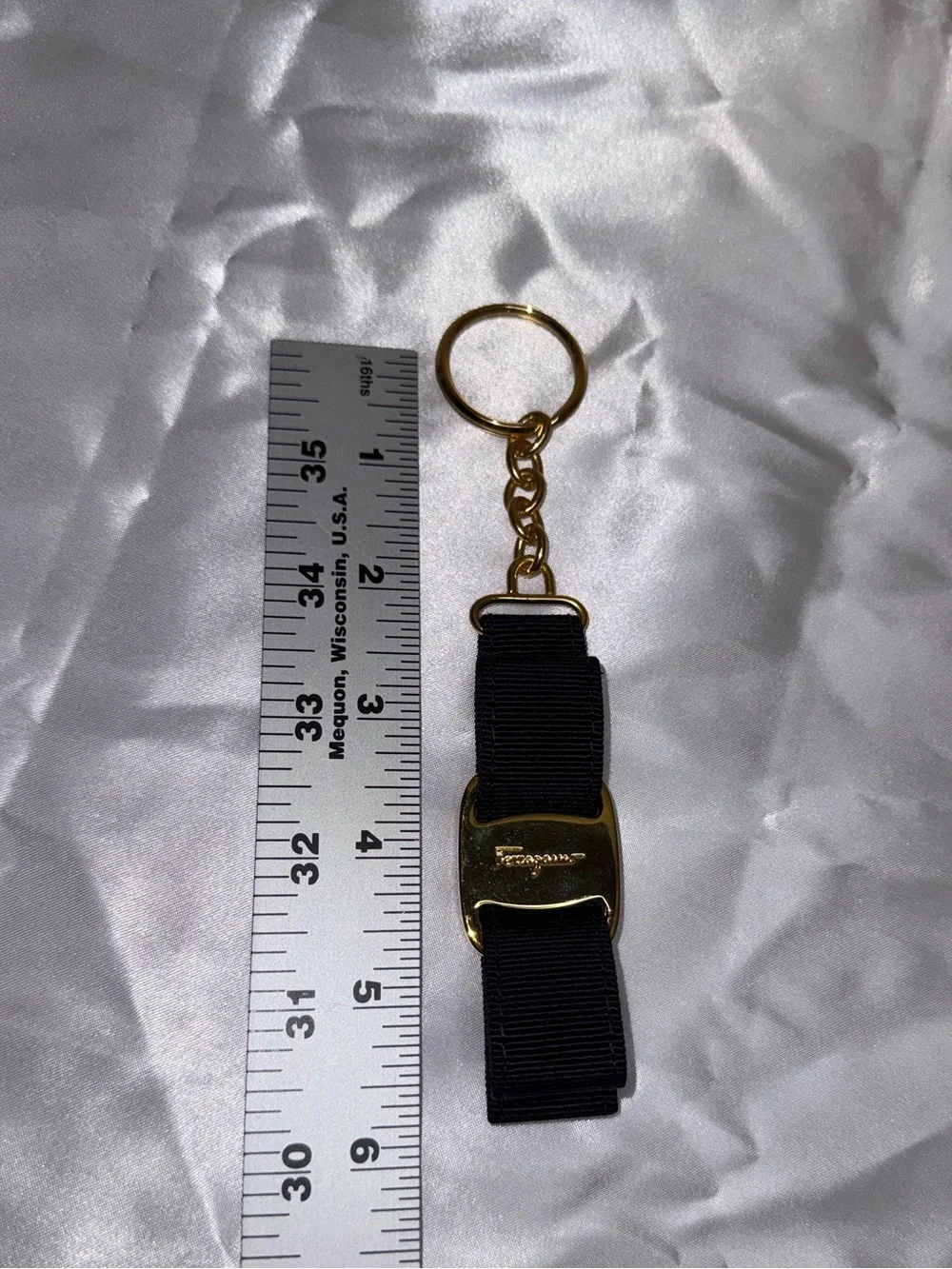 Salvatore Ferragamo Vara Navy Grosgrain Bow Gold Tone Keychain Made in Italy w/